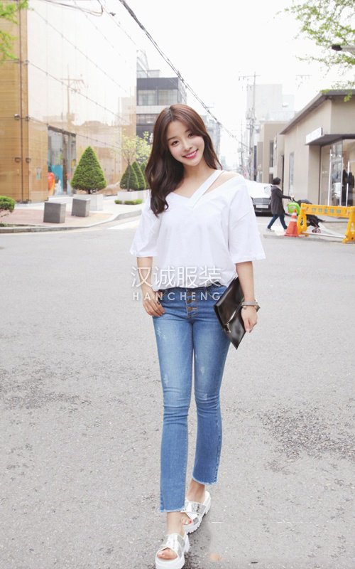 搭配紧身牛仔裤 搭配紧身牛仔裤