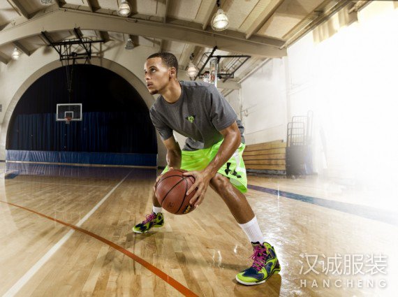 Under Armour�ع顰�ڶ����г���λ �˶�����ʱ�з���